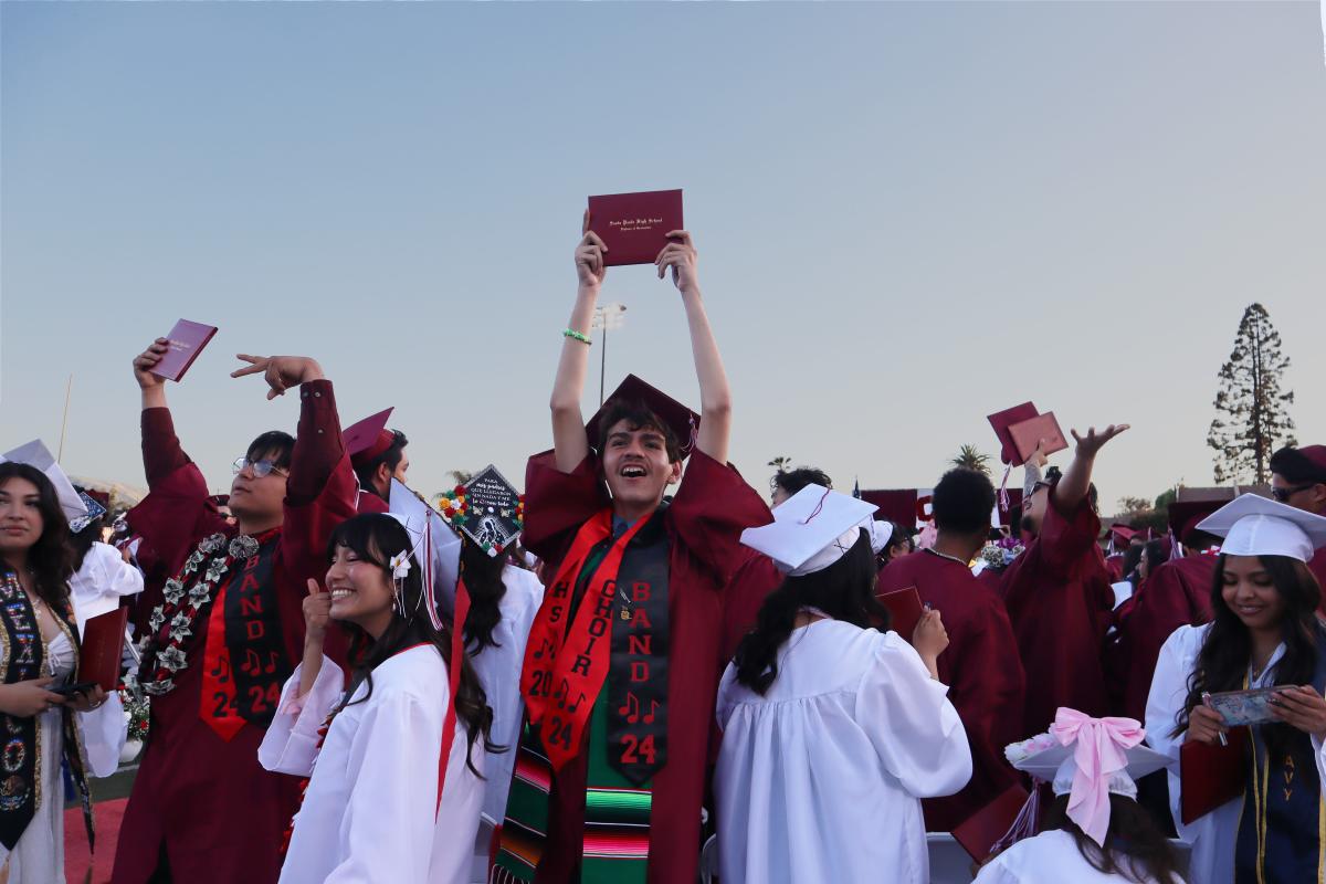 More than 400 graduate in Santa Paula High ceremony